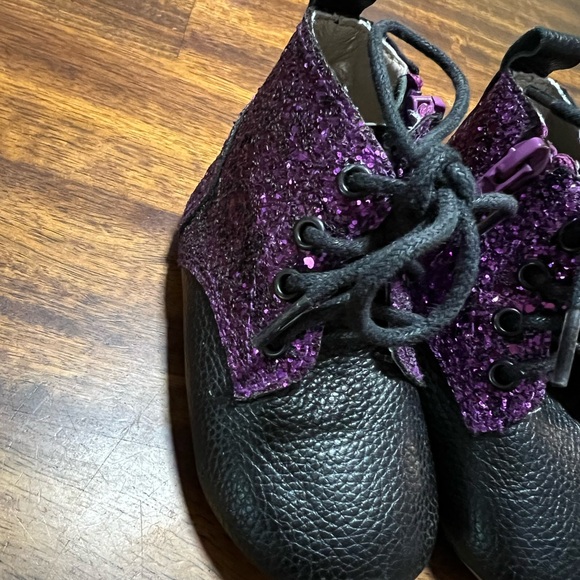 Little Toe Co. purple glitter and black zip booties 12-18 month - Picture 5 of 6
